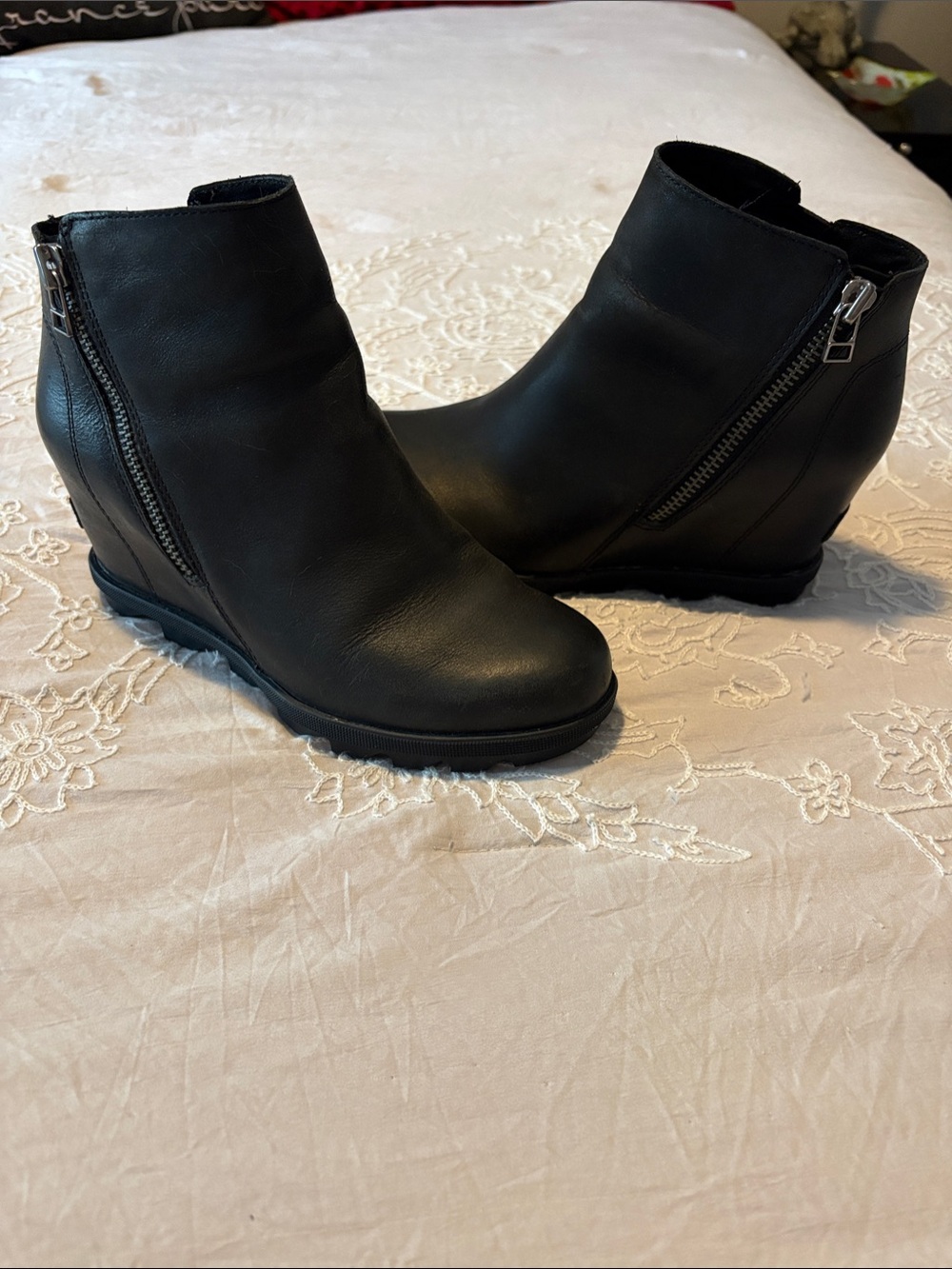 Sorel Women’s Joan of Arctic Black Leather Wedge Ankle Booties 7.5